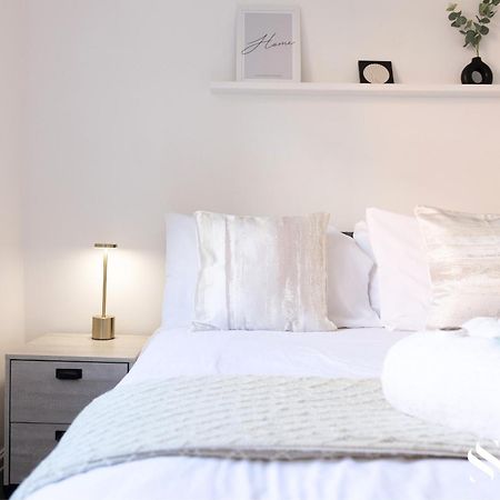 One Bedroom Apartment At Smooth Stays Short Lets & Serviced Accommodation Preston With Parking Near Train Station Zewnętrze zdjęcie