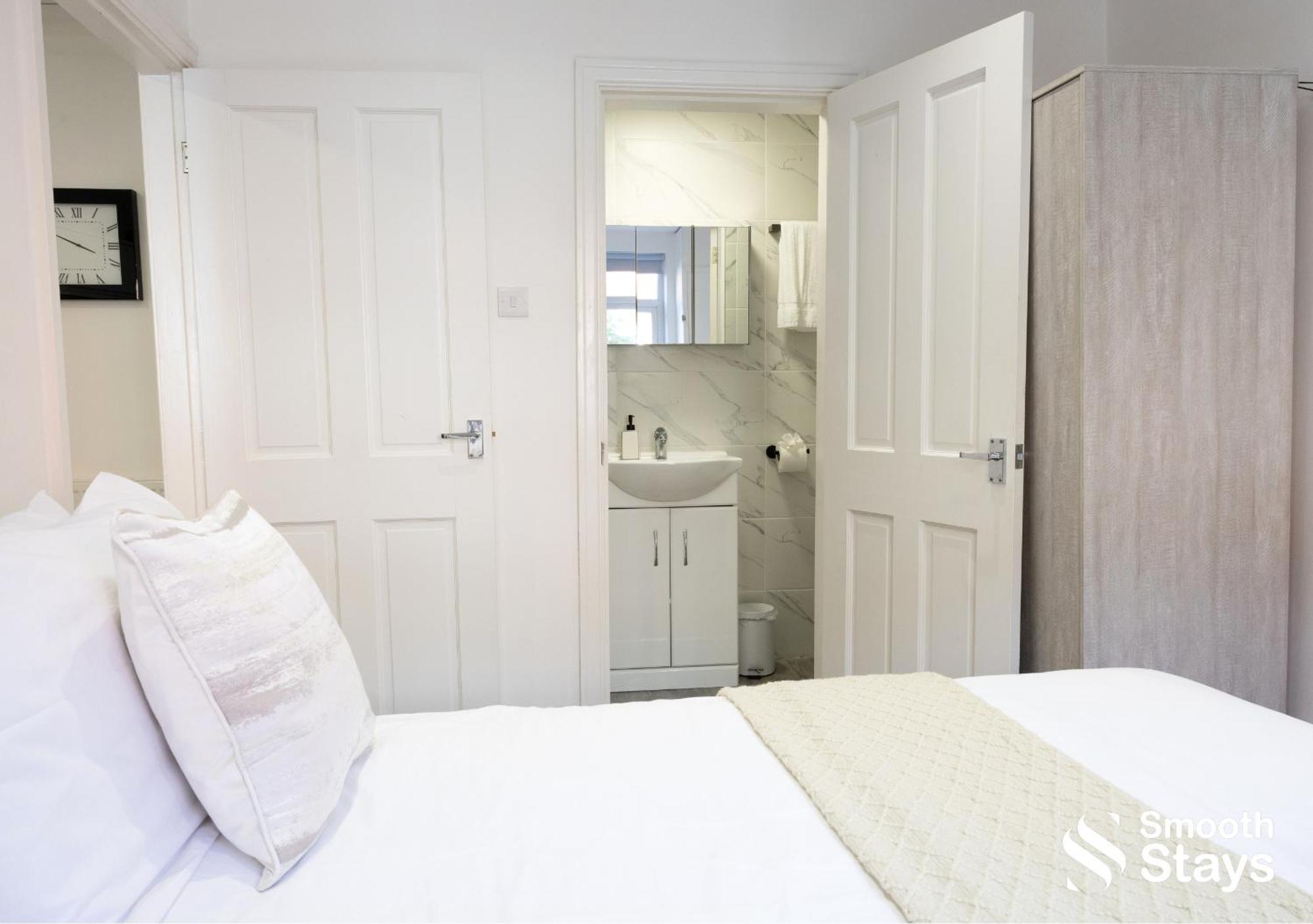 One Bedroom Apartment At Smooth Stays Short Lets & Serviced Accommodation Preston With Parking Near Train Station Zewnętrze zdjęcie